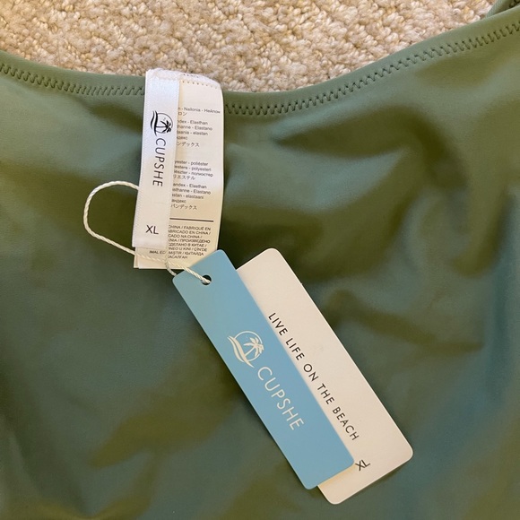 Cupshe bathing suit - Picture 2 of 3